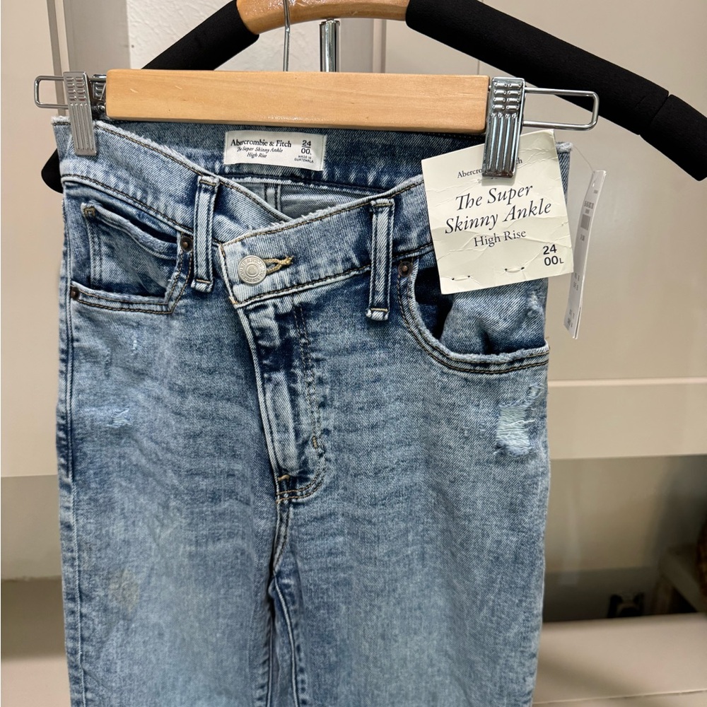 Abercrombie & Fitch High-Rise Ankle Jeans - Light Blue